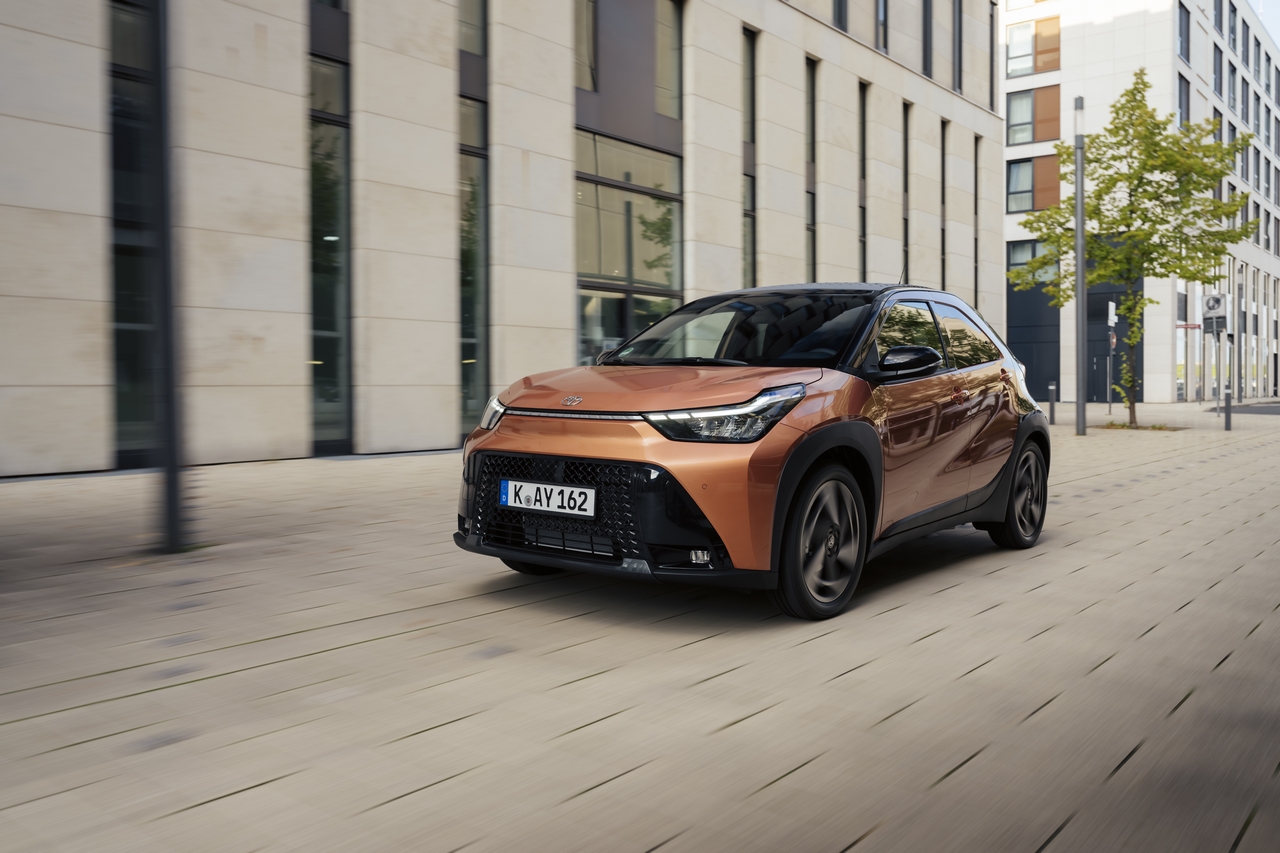 Hybrydowa Toyota Aygo X stworzona do miasta. 116 KM i zużycie paliwa od 2,9 l/100 km