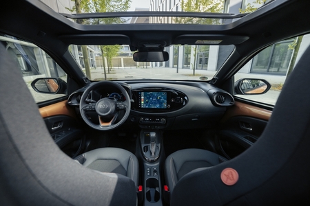 Hybrydowa Toyota Aygo X stworzona do miasta. 116 KM i zużycie paliwa od 2,9 l/100 km