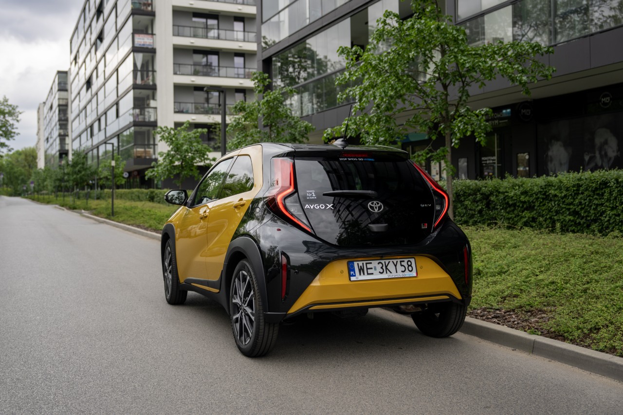 Hybrydowa Toyota Aygo X stworzona do miasta. 116 KM i zużycie paliwa od 2,9 l/100 km