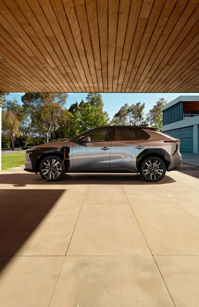 Toyota ułatwia decyzję o wyborze samochodu elektrycznego. Komplet informacji dla klienta