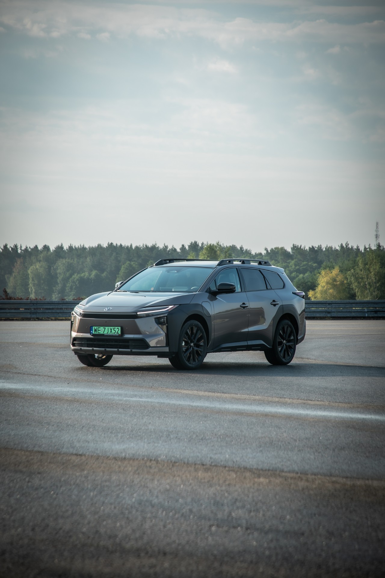 Toyota ułatwia decyzję o wyborze samochodu elektrycznego. Komplet informacji dla klienta