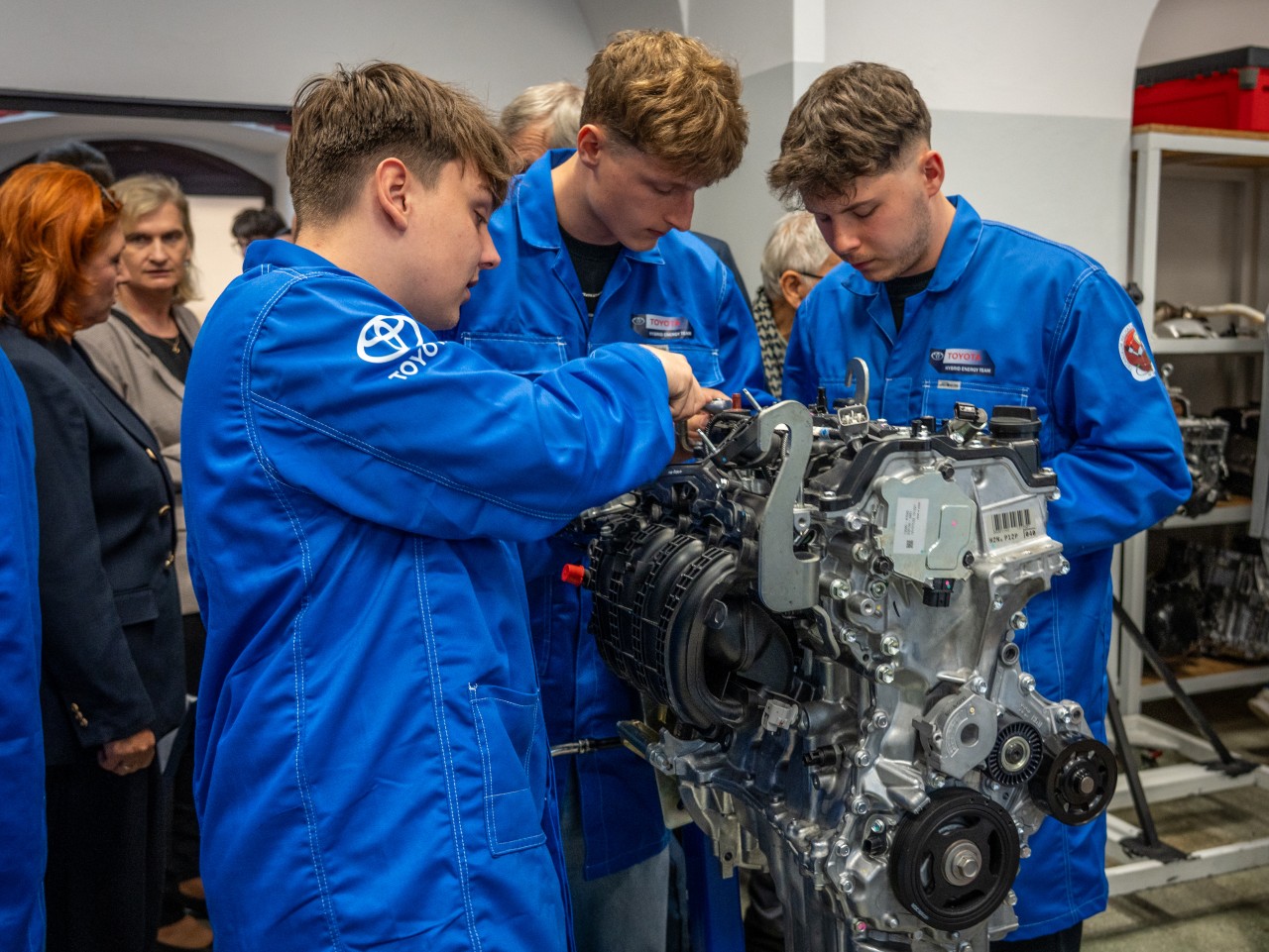 Toyota Central Europe wspiera edukację zawodową. Jak partnerstwo ze szkołą pomaga kształcić przyszłych mechatroników