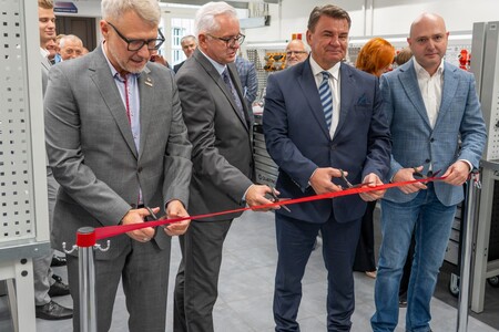 Toyota Central Europe wspiera edukację zawodową. Jak partnerstwo ze szkołą pomaga kształcić przyszłych mechatroników