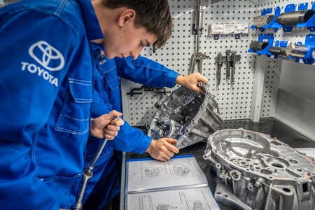 Toyota Central Europe wspiera edukację zawodową. Jak partnerstwo ze szkołą pomaga kształcić przyszłych mechatroników