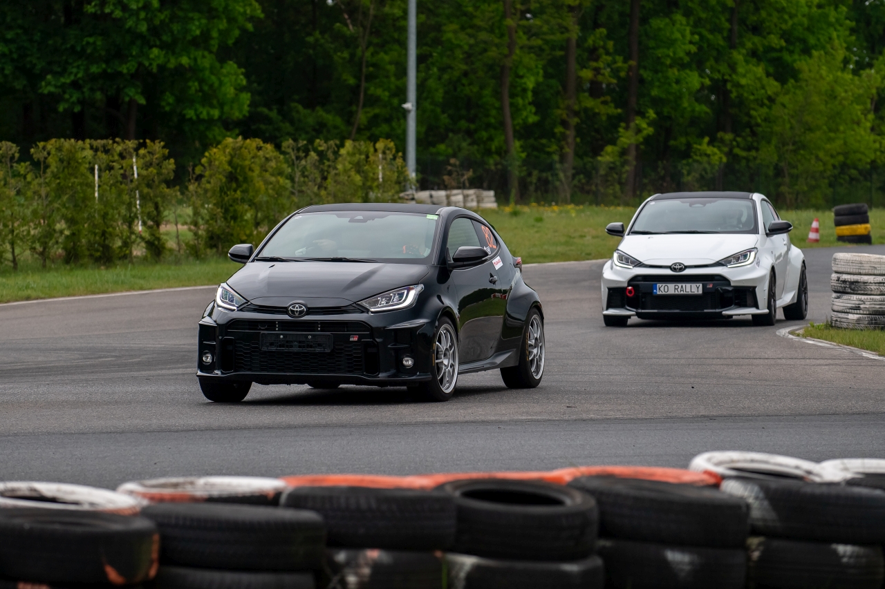 TOYOTA GR CUP: kierowcy szykują się na Modlin, gracze ruszają do Tokio