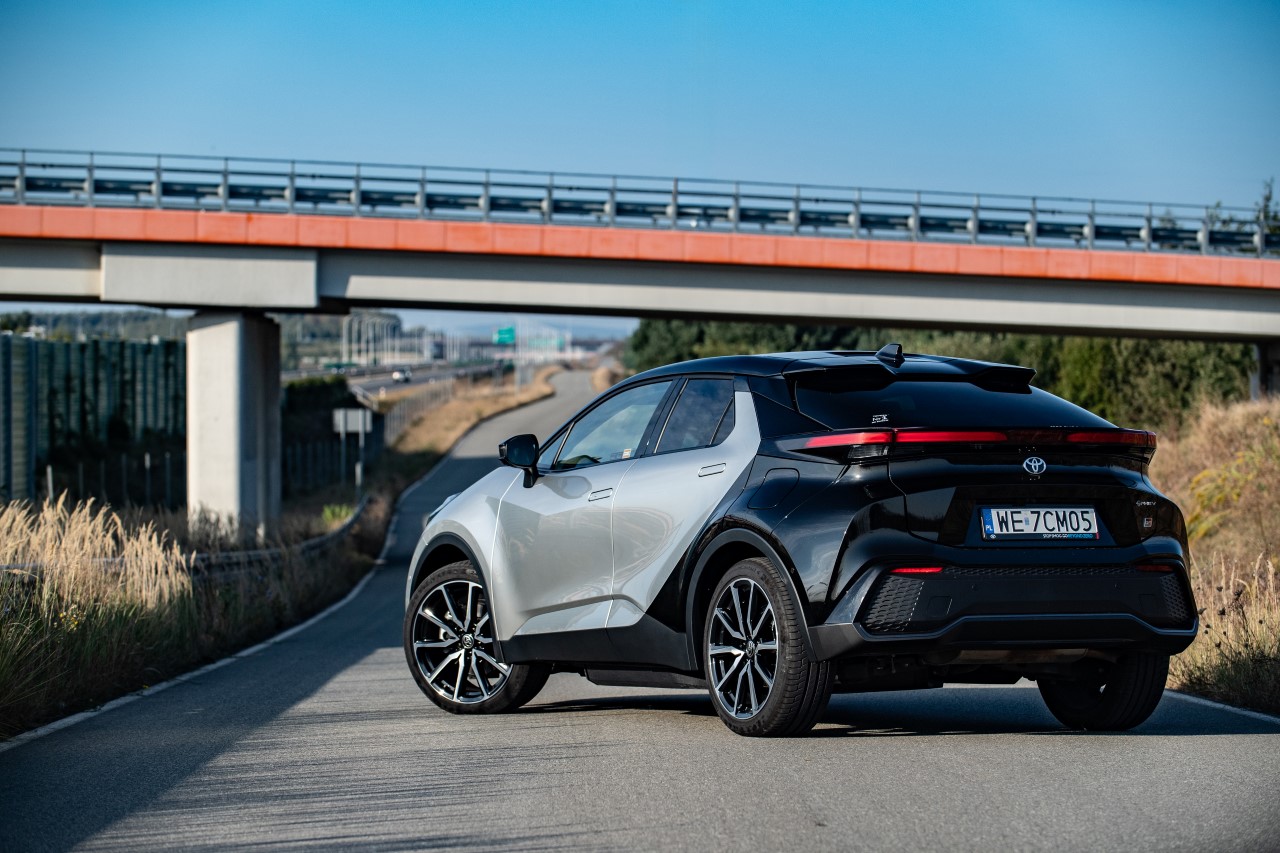 Toyota liderem polskiego rynku motoryzacyjnego po trzech kwartałach 2026 roku. Rejestracje aut elektrycznych marki wzrosły o 215%