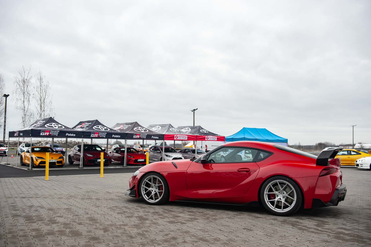 GR Yarisy na Autodrom Słomczyn, GR GT na wirtualny Tor na Wyspie Legend. Trwa walka o finały TOYOTA GR CUP