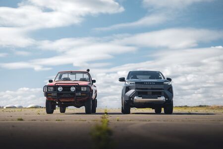 Toyota odtwarza legendarny test wytrzymałości. W roli głównej elektryczny Hilux 