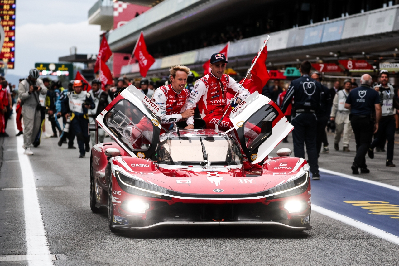 Toyota mistrzem świata WEC 2026! Dublet załóg w TR010 HYBRID w Barcelonie przypieczętował ósmy tytuł producentów