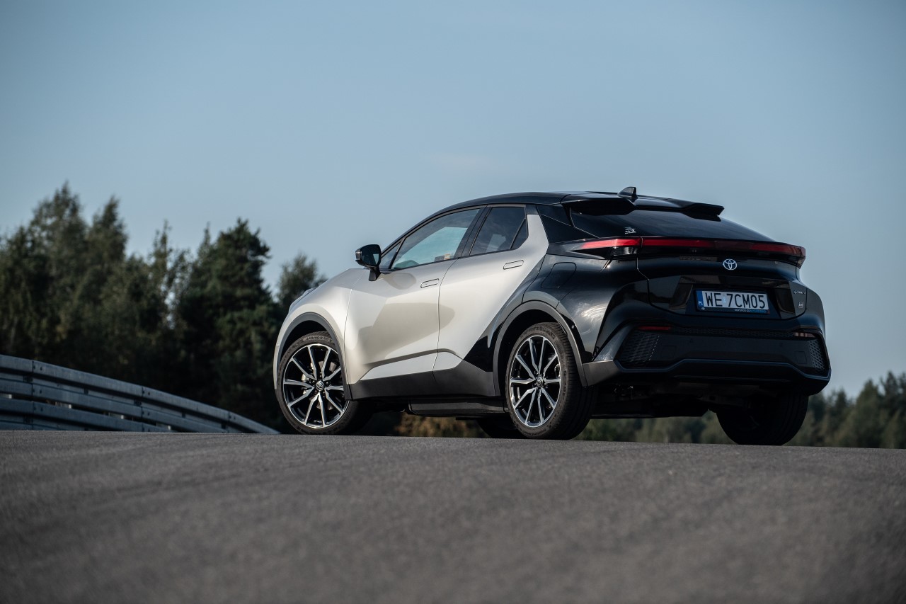 Hybrydowe bestsellery Toyoty w specjalnych cenach. Trwa wyprzedaż samochodów z rocznika 2026