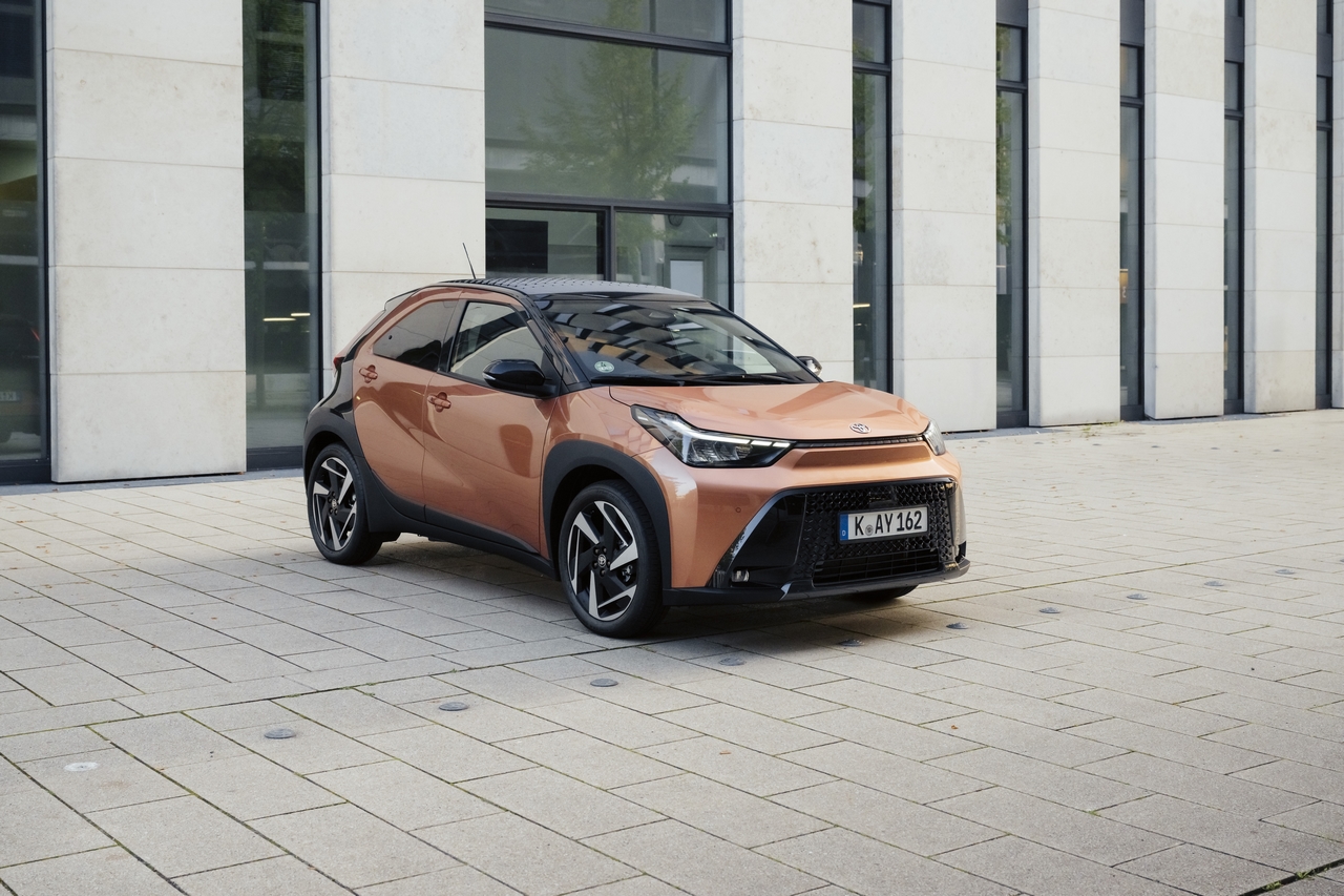 Hybrydowe bestsellery Toyoty w specjalnych cenach. Trwa wyprzedaż samochodów z rocznika 2026