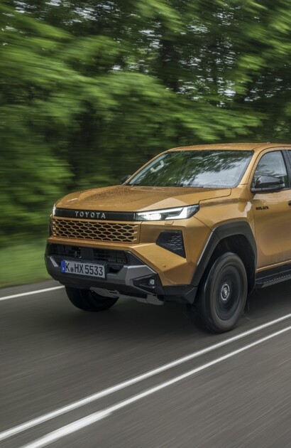 Nowa Toyota Hilux. Wyposażenie i wyciszenie jak w SUV-ie, możliwości terenowego pick-upa