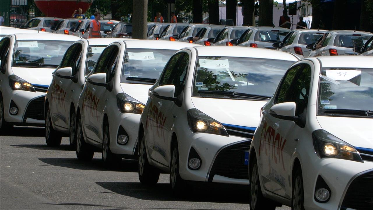 340 aut hybrydowych podjęło próbę pobicia Rekordu Guinnessa