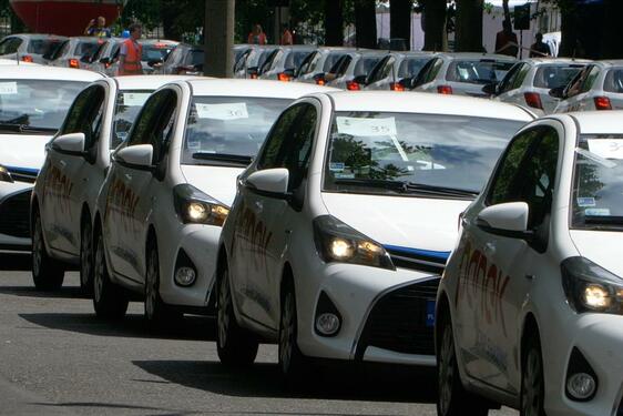 340 aut hybrydowych podjęło próbę pobicia Rekordu Guinnessa 