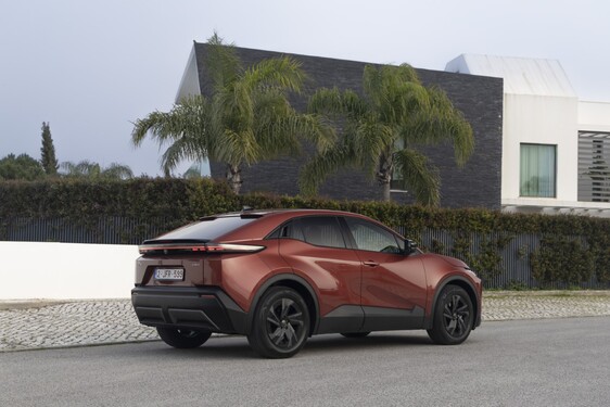 C-HR+ 2025