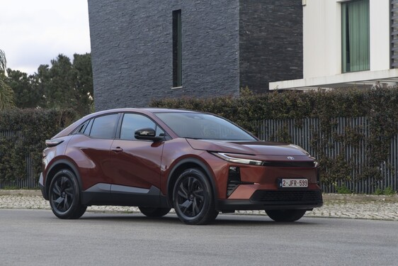 C-HR+ 2025