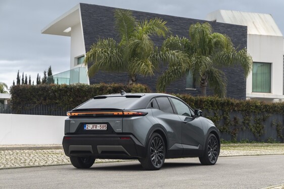 C-HR+ 2025
