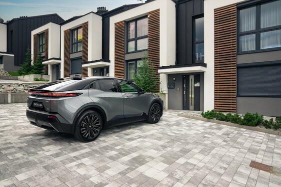 C-HR+ 2025