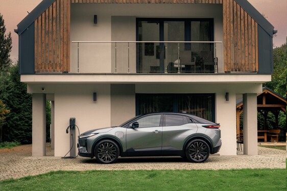 C-HR+ 2025