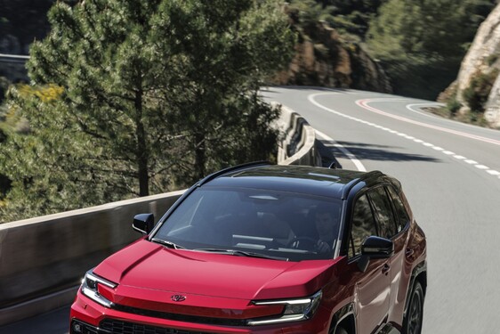 RAV4 PHEV GR SPORT 2026
