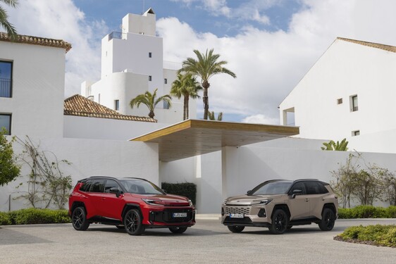 RAV4 PHEV GR SPORT 2026