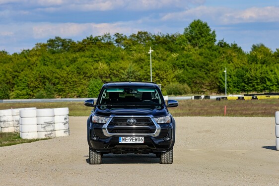 Hilux Active Pakiet Black 2025