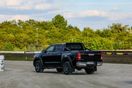 Hilux Active Pakiet Black 2025