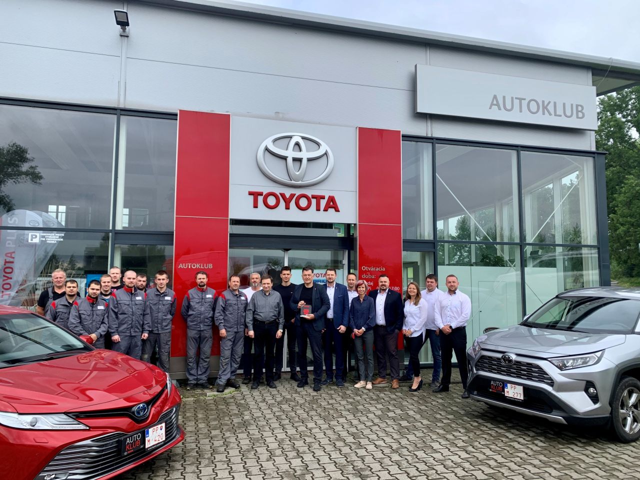 Najlepším predajcom značky Toyota na Slovensku pre rok 2020 je podľa odporučenia zákazníkov spoločnosť AUTOKLUB, a. s., v Poprade