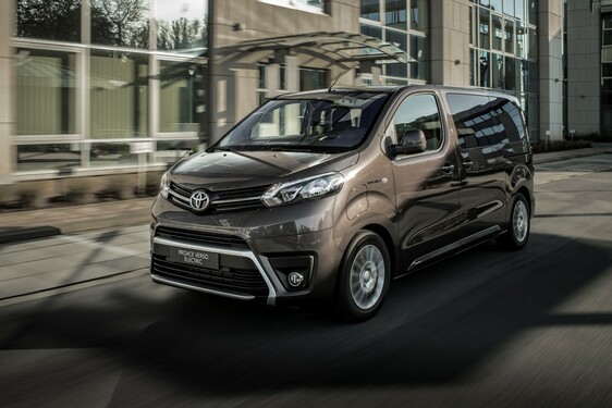Toyota rozširuje svoje elektrifikované portfólio o nový model PROACE Verso Electric