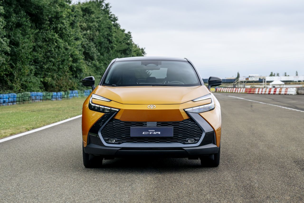 Toyota predala v Európe šesť miliónov elektrifikovaných vozidiel. Stratégia s viacerými pohonmi sa vypláca