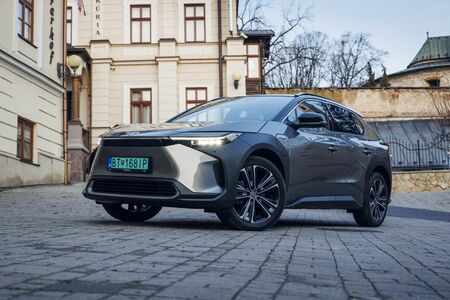 Toyota predala v Európe šesť miliónov elektrifikovaných vozidiel. Stratégia s viacerými pohonmi sa vypláca