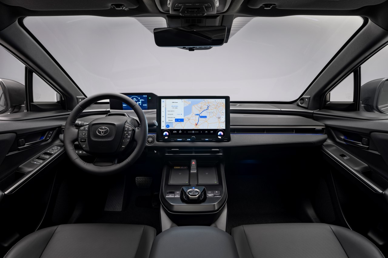 Toyota modernizuje batériovo-elektrický model bZ4X: bude mať rýchlejšie nabíjanie, vyšší výkon a dlhší dojazd