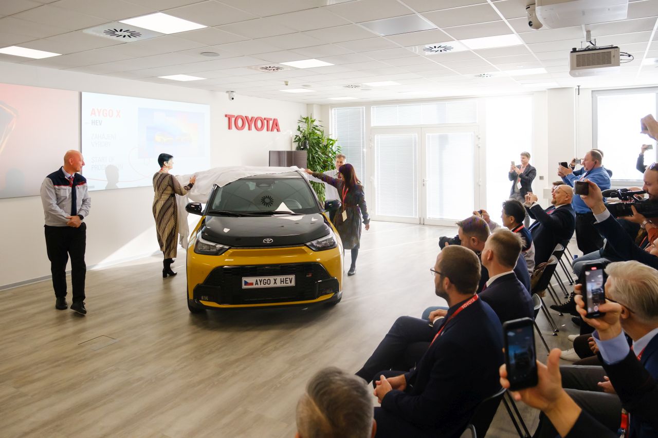  Toyota spustila v Kolíne výrobu nového modelu Toyota Aygo X v hybridnej verzii