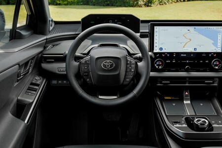 Nová Toyota bZ4X: vyšší výkon, väčšia úspornosť a viac komfortu pre elektrické SUV strednej veľkosti od značky Toyota