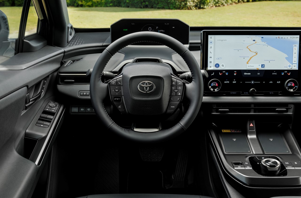 Nová Toyota bZ4X: vyšší výkon, väčšia úspornosť a viac komfortu pre elektrické SUV strednej veľkosti od značky Toyota