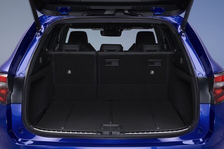 Kombi, ktoré nerobí kompromisy: priestor, hybridný pohon a teraz aj výhodná cena