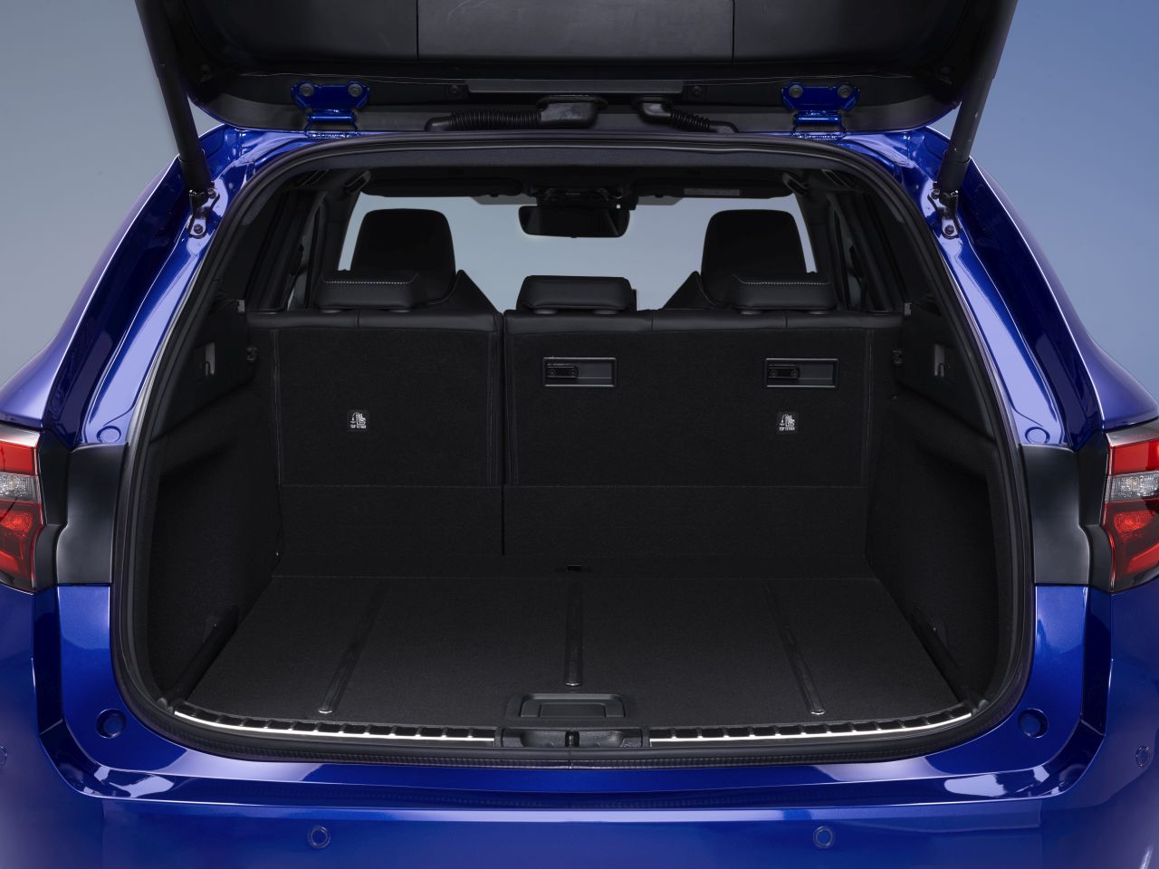 Kombi, ktoré nerobí kompromisy: priestor, hybridný pohon a teraz aj výhodná cena