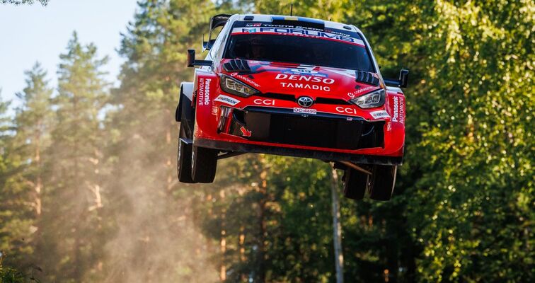 Rely Fínska – Lietajúci Fín Pajari oslavuje s Toyotou druhé víťazstvo v rade