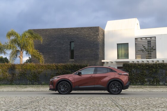 C-HR+ 2025
