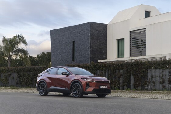C-HR+ 2025