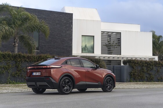 C-HR+ 2025