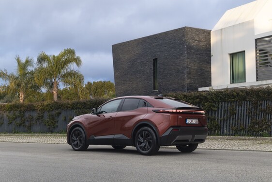 C-HR+ 2025