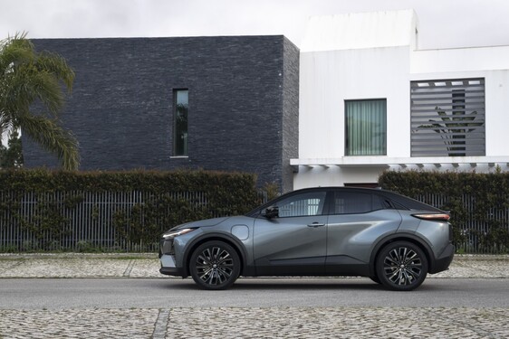 C-HR+ 2025