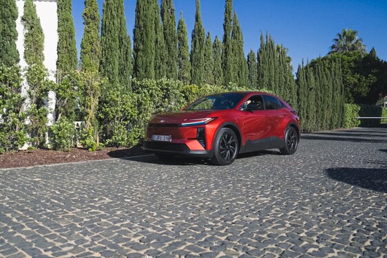 C-HR+ 2025