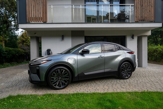 C-HR+ 2025