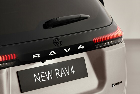 RAV4 PHEV 2026