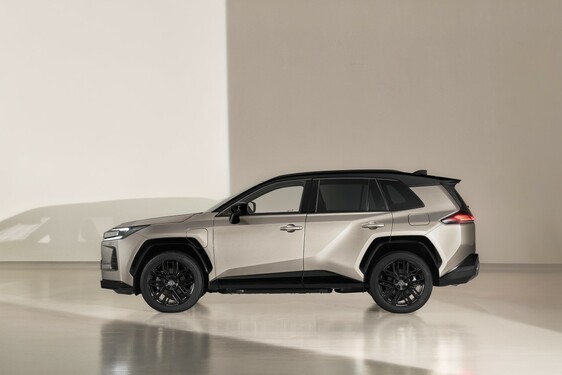 RAV4 PHEV 2026