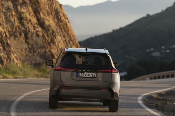 RAV4 PHEV 2026