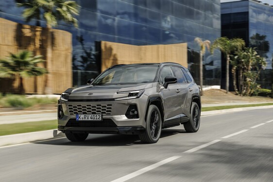 RAV4 PHEV 2026