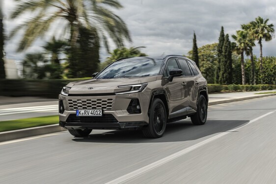 RAV4 PHEV 2026